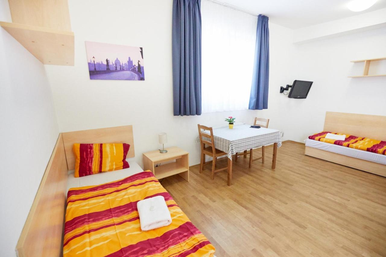 University Hotel Прага Экстерьер фото